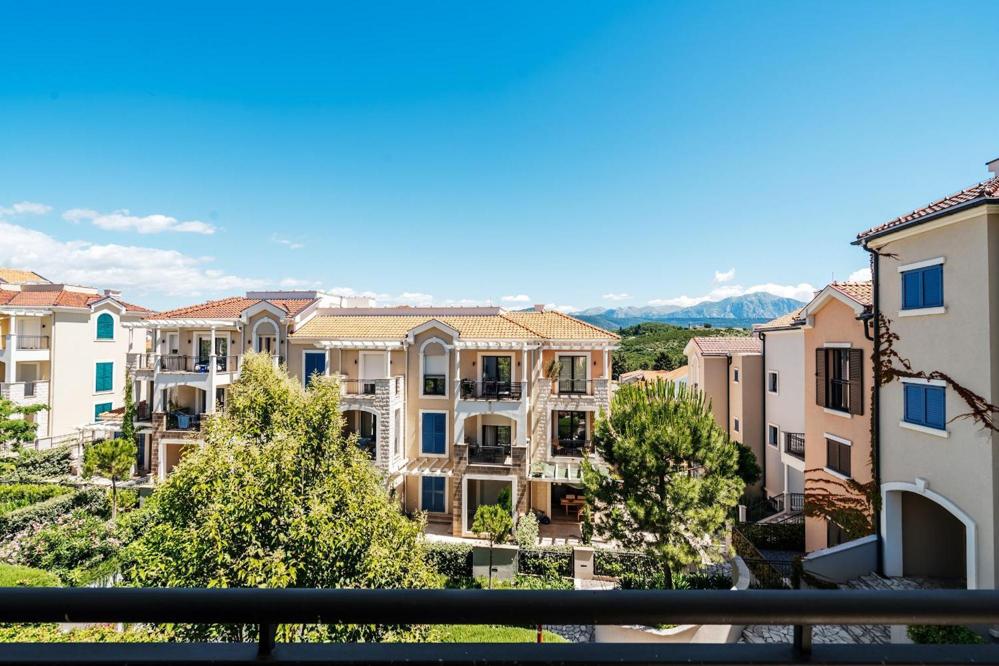 Lustica Apartments Central Tivat Buitenkant foto